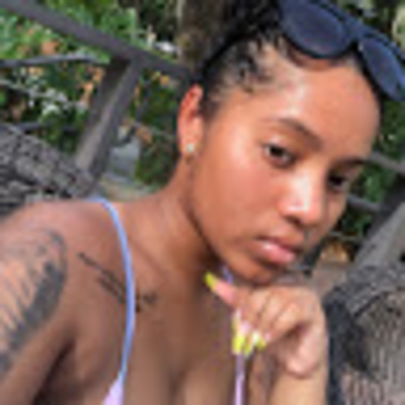 Meet your Posher, Alana - Picture 1 of 1